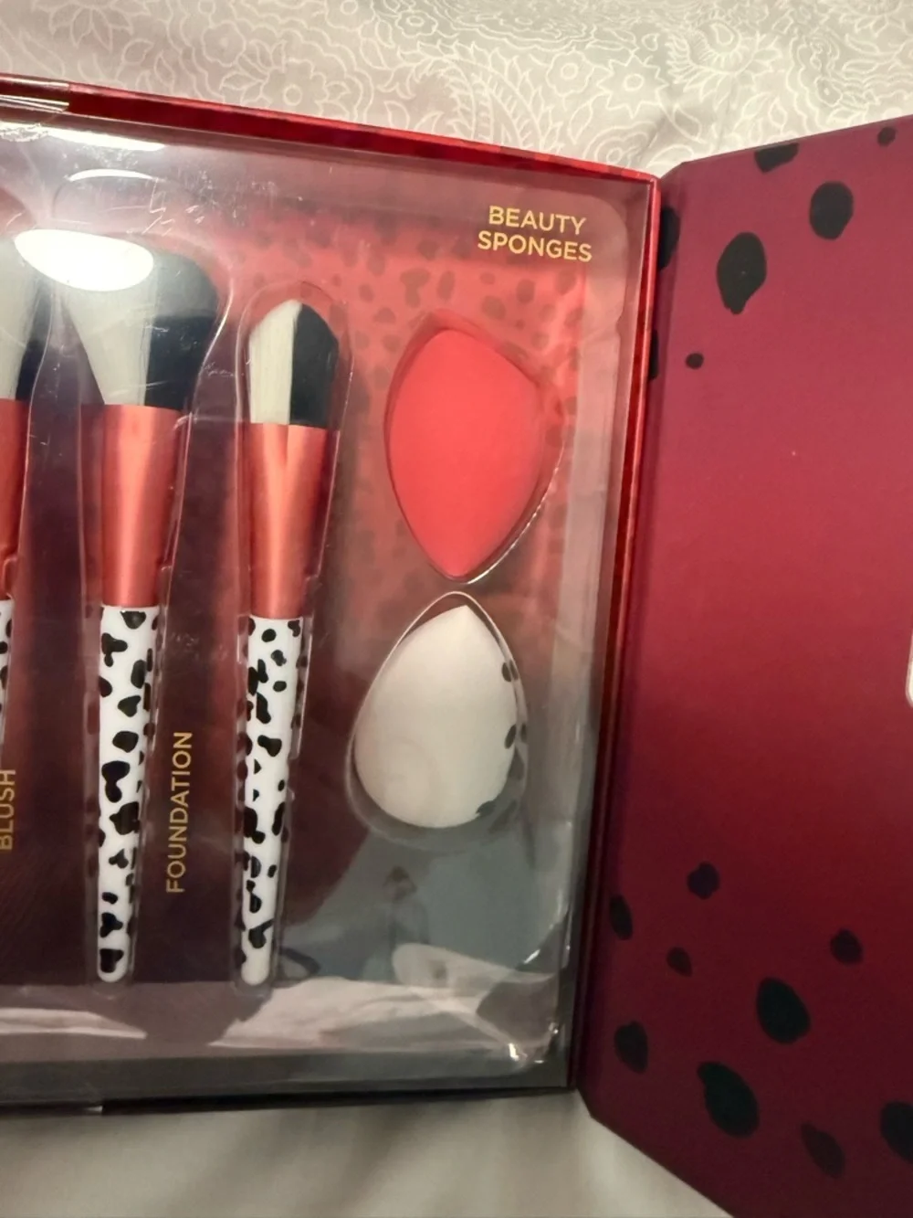 Disney Villains Cruella 7-Piece Blending Brush Set - Red & Dalmatian Print